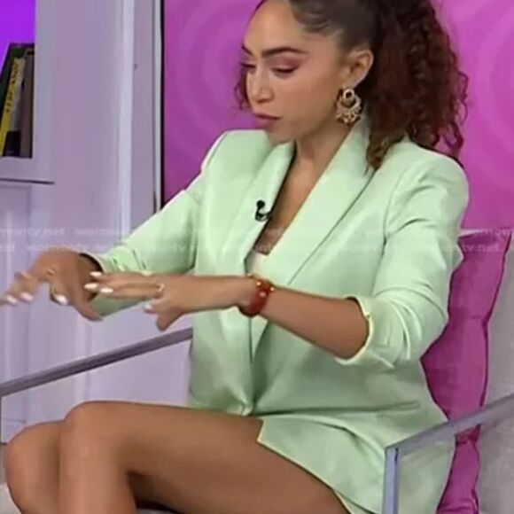 ALICE + OLIVIA Donald High Waisted Faux Leather Shorts Pistachio 12 NWT - Picture 2 of 6